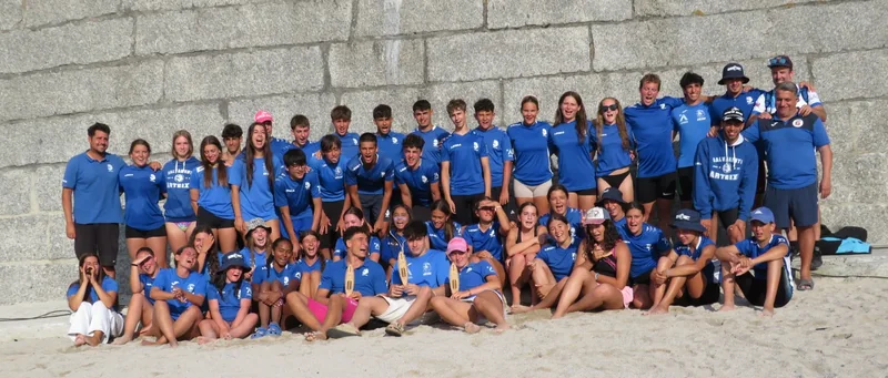 Equipo de Salvamento Arteixo reunido na praia